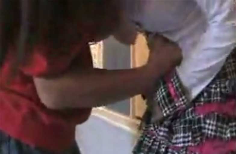 「ううっ…」スレンダー美女に腹パンチ！うめき声がエロい…