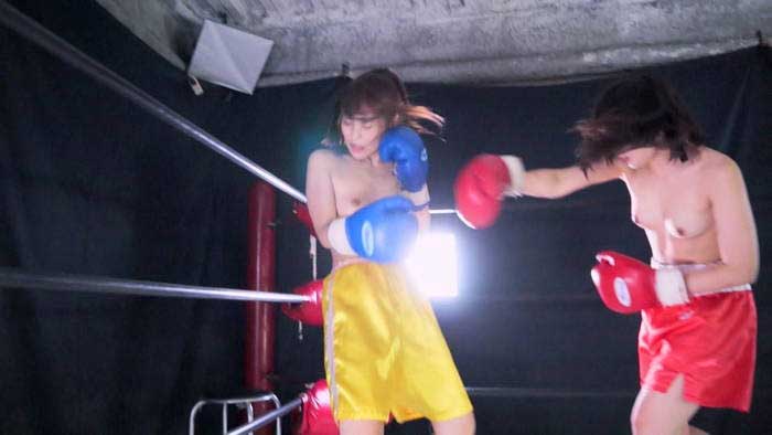 美女同士のトップレスボクシング対決！正統派美人のお姉さまVSアイドル級美少女！！