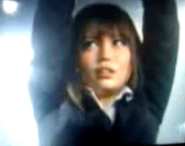 拘束された美人女刑事が人間サンドバック状態になって腹パンされまくり！