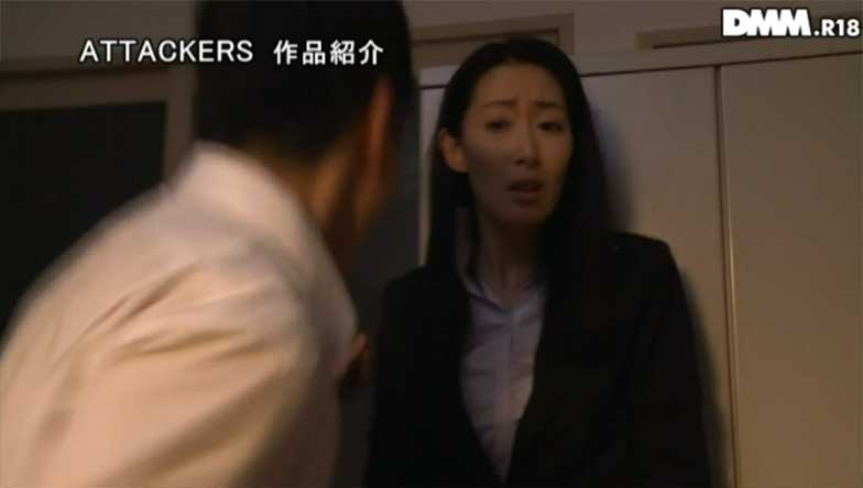 【夏目あきら】長身美女教師が性に飢えた男子校生徒に輪姦レイプされる