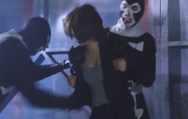 涼森れむ似！？美女捜査官が悪党3人に腹パンチや顔面パンチを受け大ピンチ！