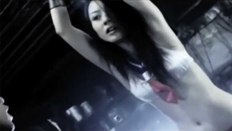 「効かないわ」何度腹パンチされても効かない女www