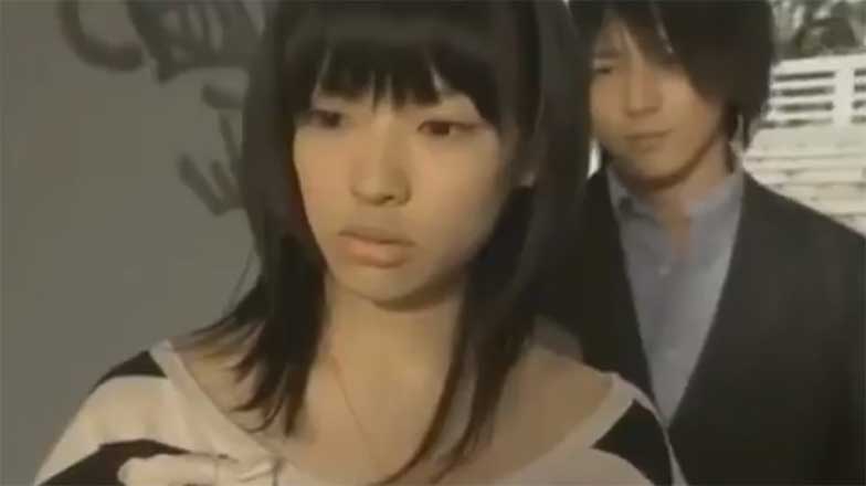 仮面ライダーヒロインのひよりが振り向きざまに腹パンチされて気絶してしまう！