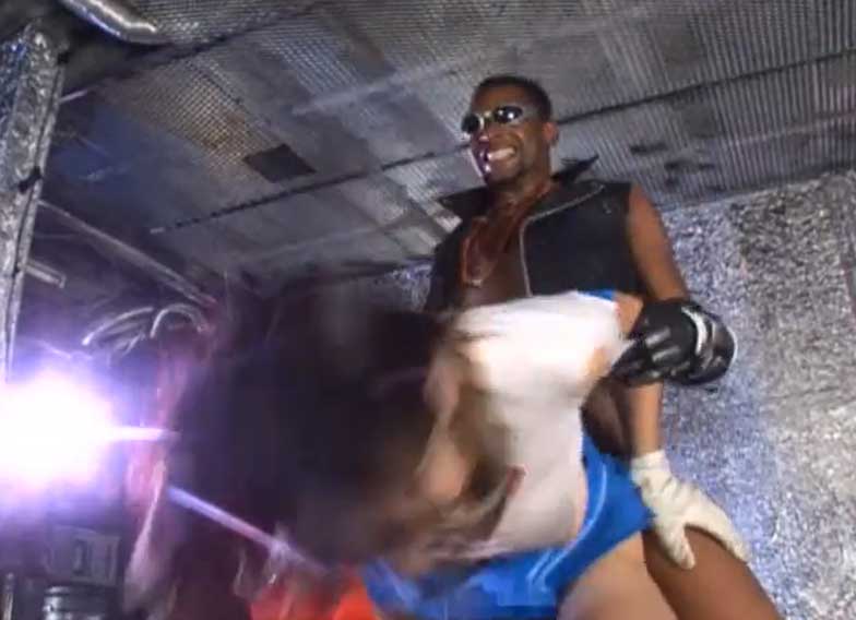 アメリカンスーパーヒロインが腹パンチされてバックから激ピストンされるwww