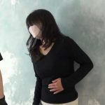 素人人妻が着衣のままただただ腹パンチされ続ける動画