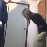 日常的な暴力…着衣喰い込み腹パンチ！