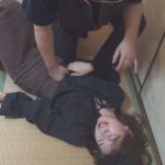 家庭内暴力腹パンチで鳩尾や子宮を何度も殴られる女性！